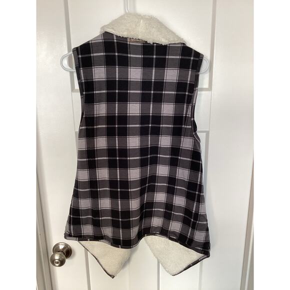NWT Matilda Jane Plaid Faux Fur Lined Open Front Reversible Vest Gray Small - Picture 8 of 12
